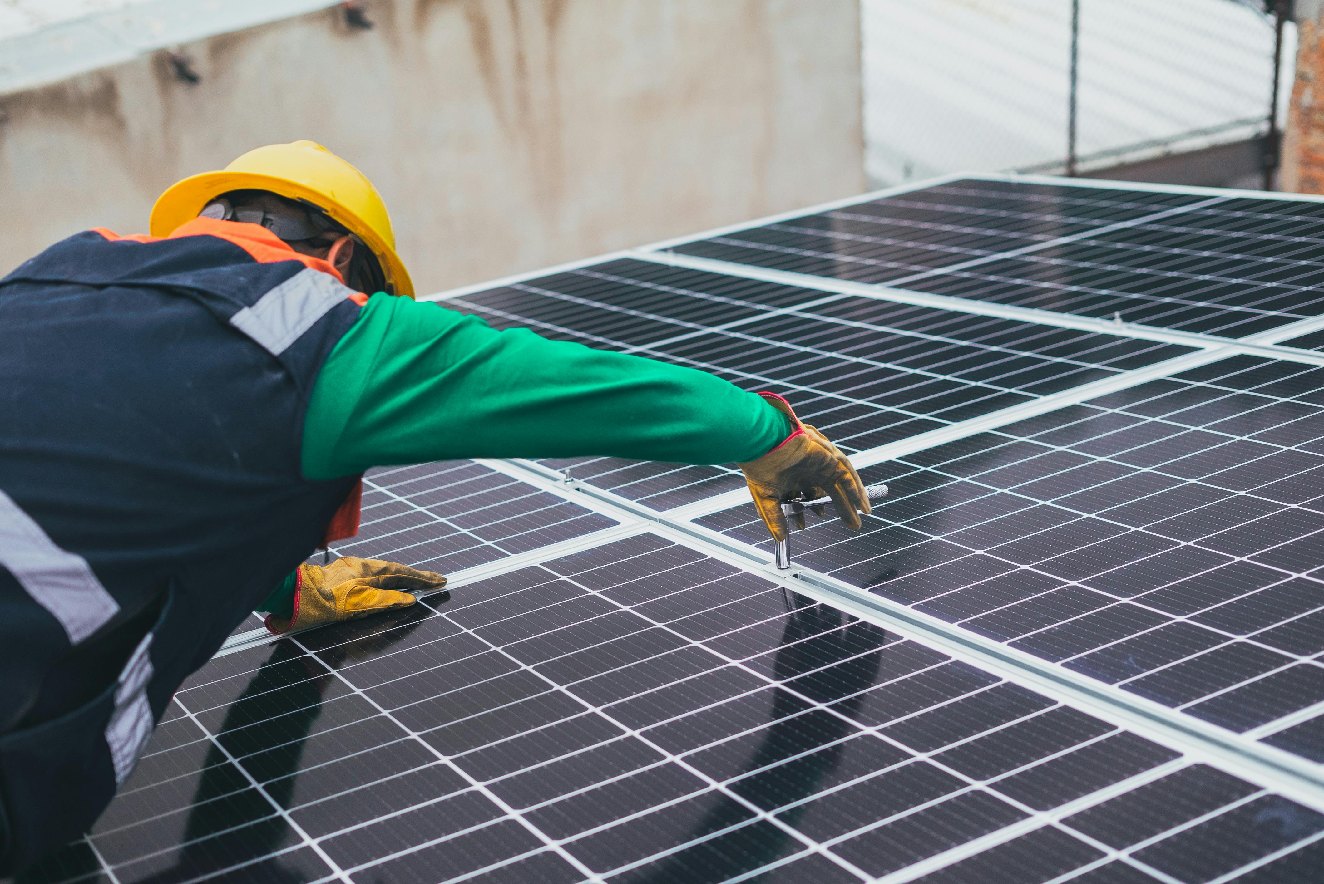 Quais componentes compõem um sistema de geração de energia fotovoltaica?