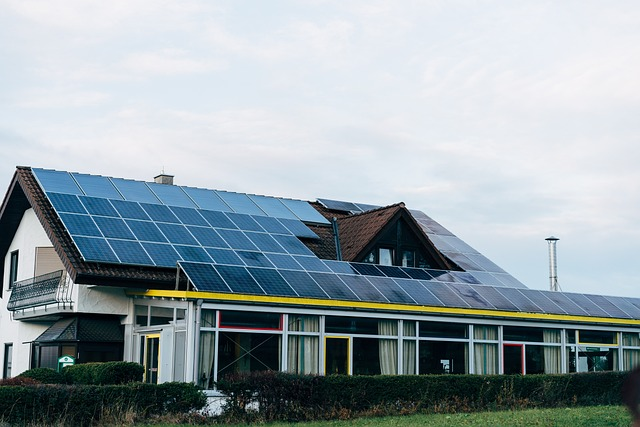 Seleção de suportes fotovoltaicos para telhado de telha